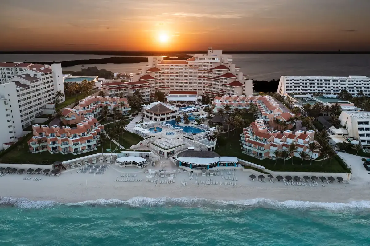 WYNDHAM GRAND CANCUN ALL INCLUSIVE RESORT & VILLAS — fotografija 1